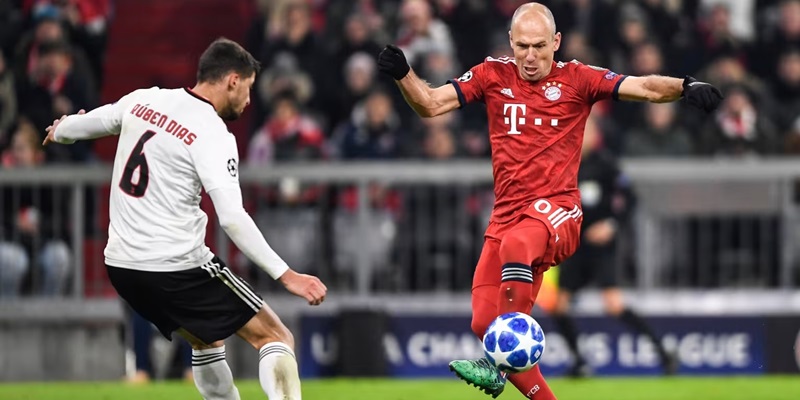 Arjen Robben từng đạt được vô số danh hiệu trong các màu áo CLB lớn